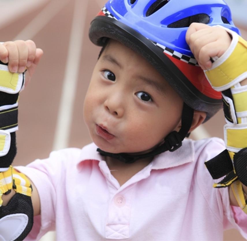 Bicycle helmets reduce risk of serious head injury by nearly 70